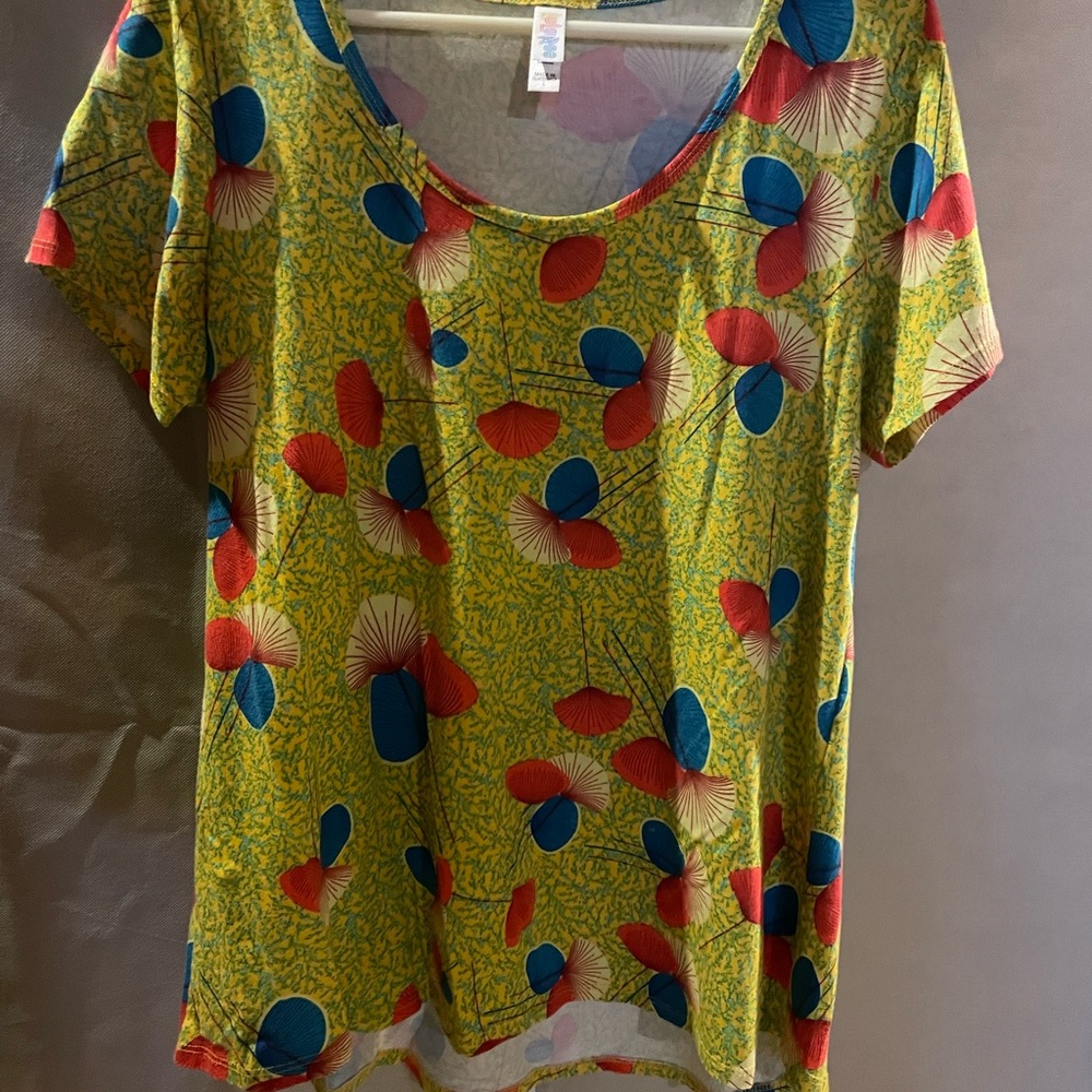 LuLaRoe Classic Tee in bright yellow!